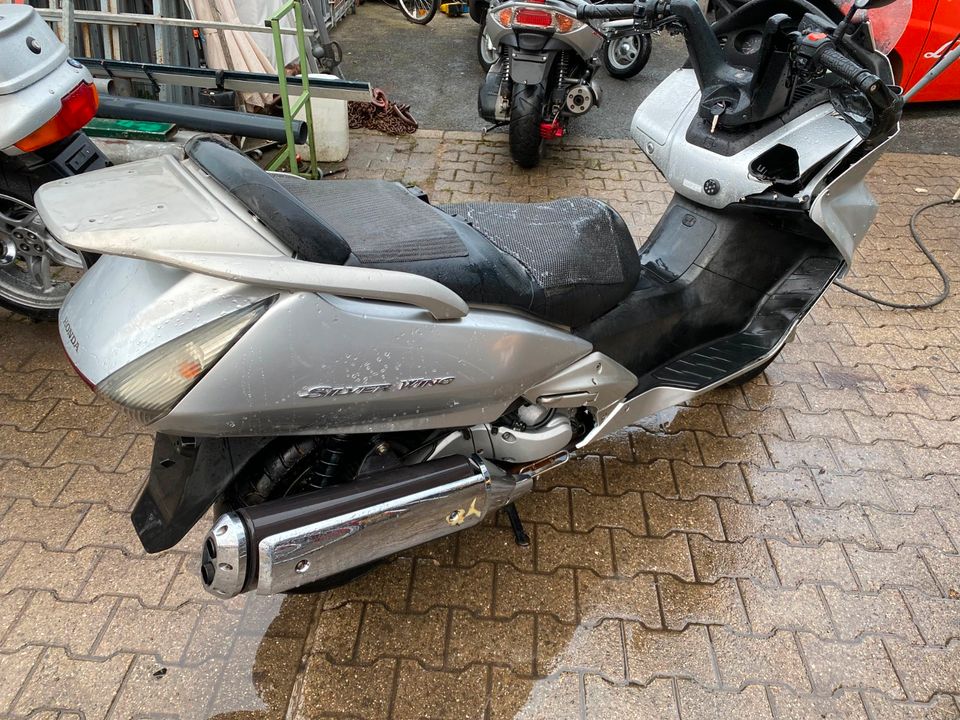 Honda Silver Wing FJS 600 Unfallschaden für Bastler in Herne