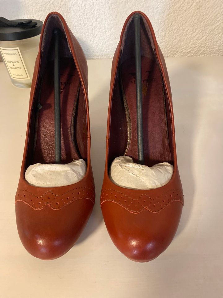 Venturini Pumps Leder Grösse 37 Neu in Riedlingen