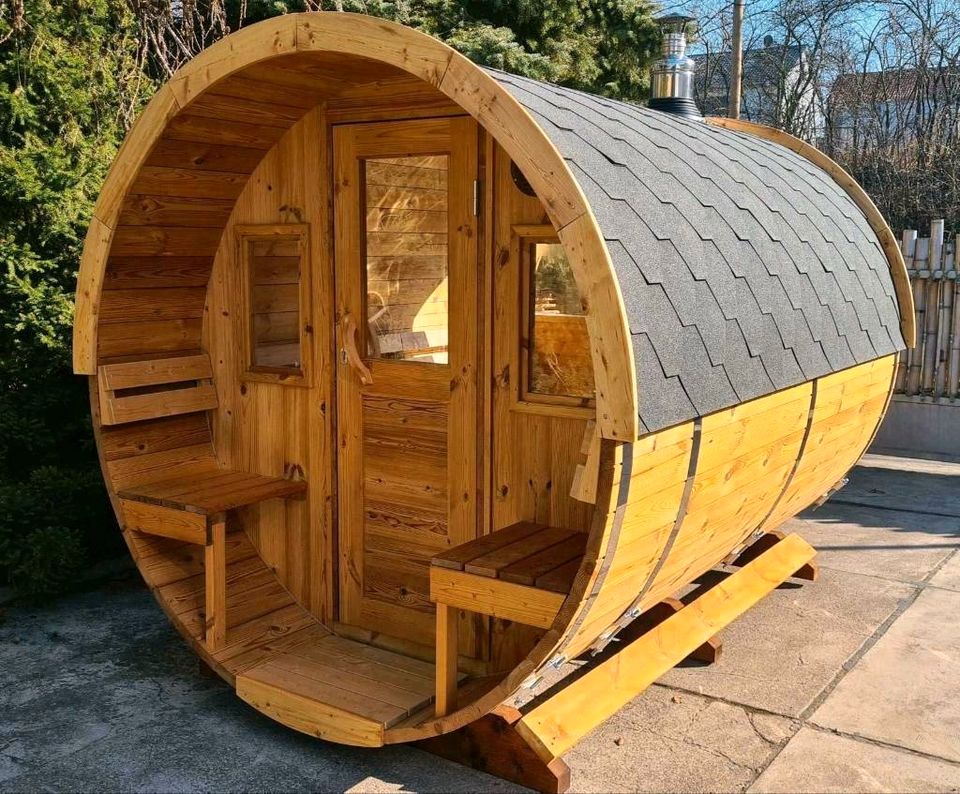 Fasssauna Thermoholz Sauna Gartenhaus Saunafass Holzofen Fassauna Badezuber Hot Tub Badefass Tiny House Gartenhaus See Almhütte Fass Campingplatz Schlaffass Wildnis Holz Saunawagen Unterkunft Pension in Erfurt