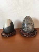 2 getöpferte Keramik Eier mit Nest Hessen - Kaufungen Vorschau