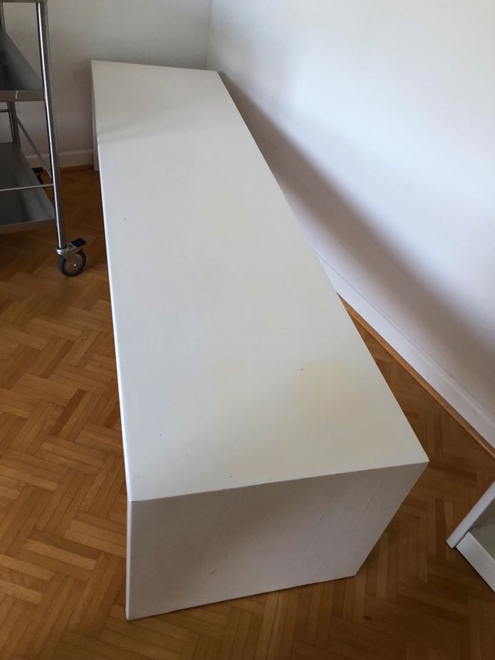 Bänke in weiß/ Holz lackiert in Düsseldorf