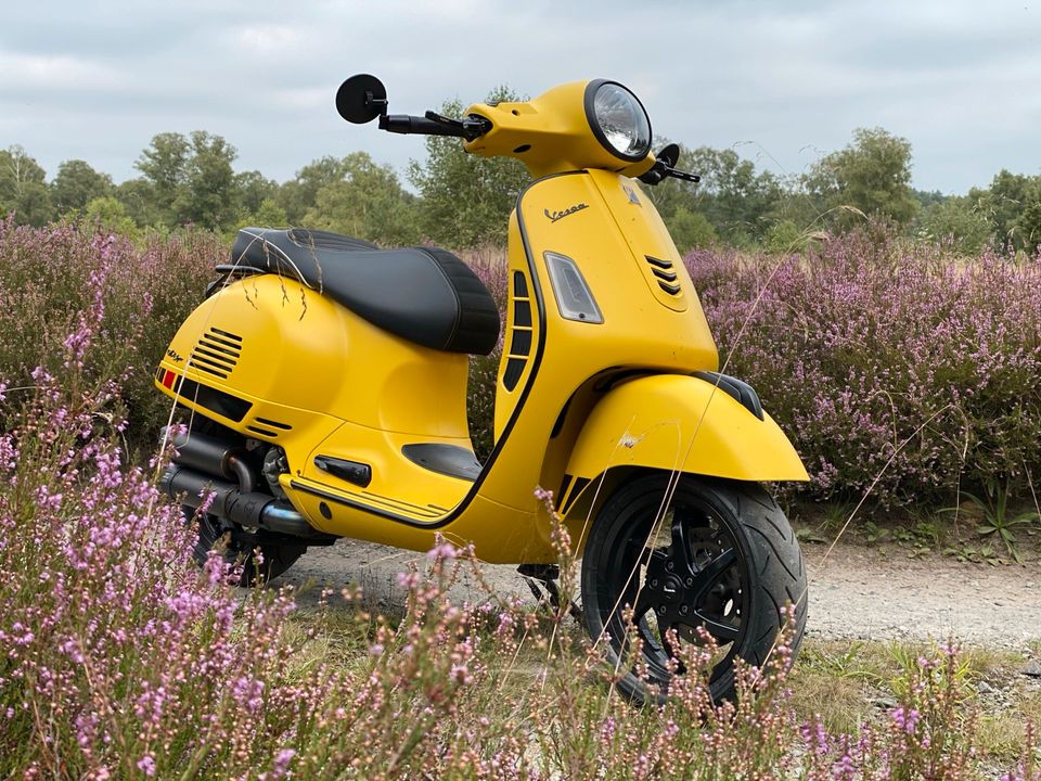 Vespa GTS 300 SuperSport gelb/matt in Gifhorn