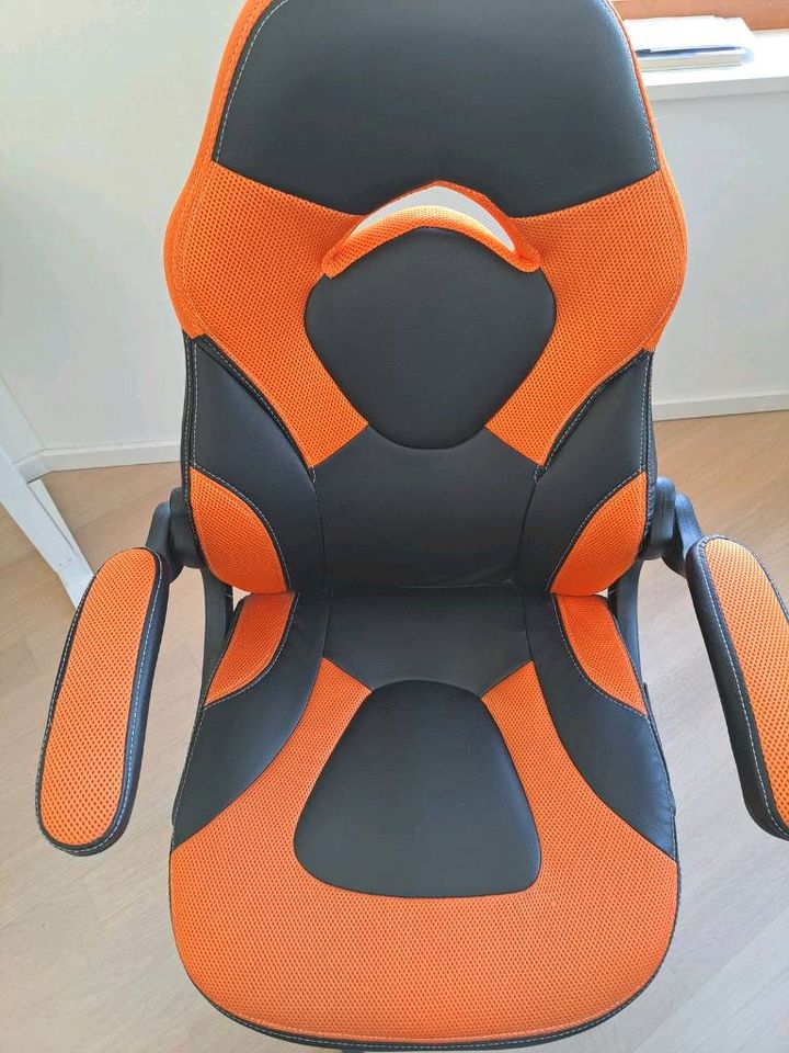 Flash Furniture High Back Gaming Chair in Berlin