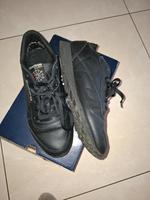 reebok classic Leder gr 41 schwarz top Zustand Bremen - Hemelingen Vorschau