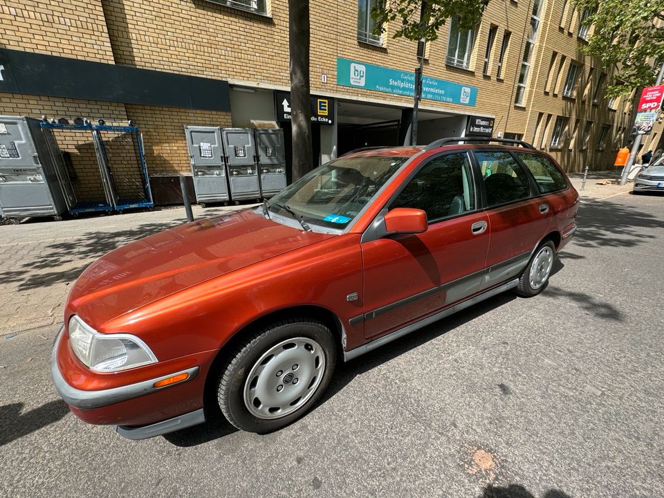 Volvo V40  Automatik in Berlin