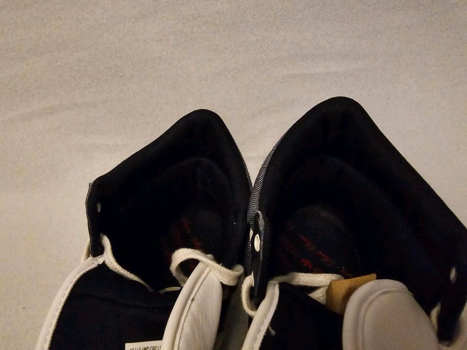 Adidas Sneaker in Größe 39 1/3 in Karlshagen