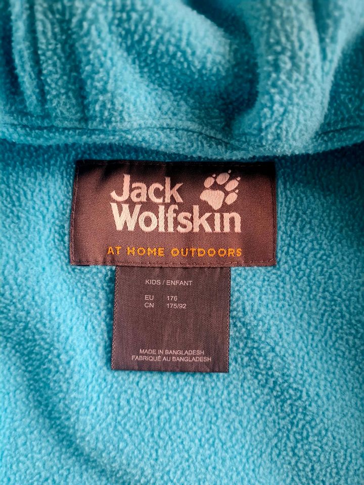 Jack Wolfskin Winterjacke Größe 176 in Meiningen