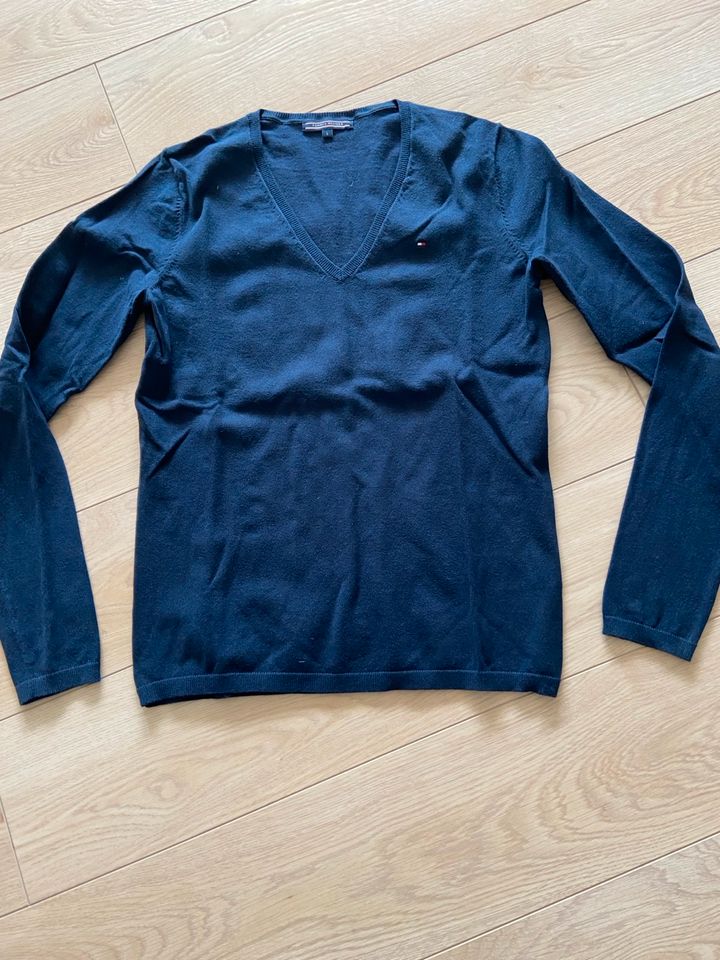 Tommy Hilfiget Pullover Gr.S in dunkelblau in Delligsen