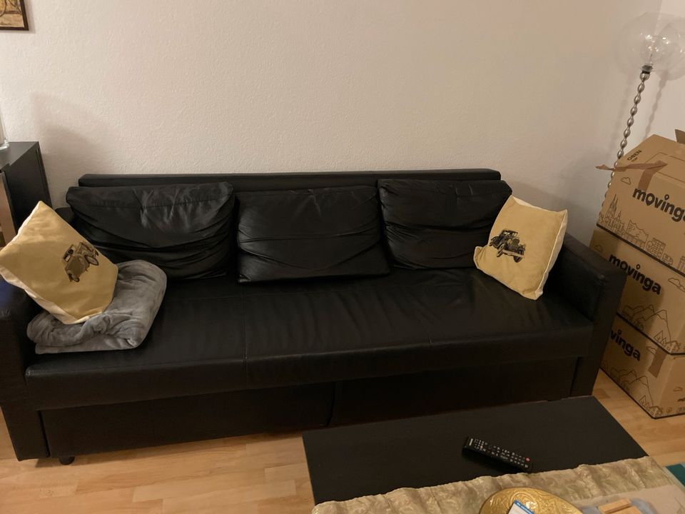 Ikea Couch mit Schlaffunktion //Ikea couch with sleeping function in Frankfurt am Main