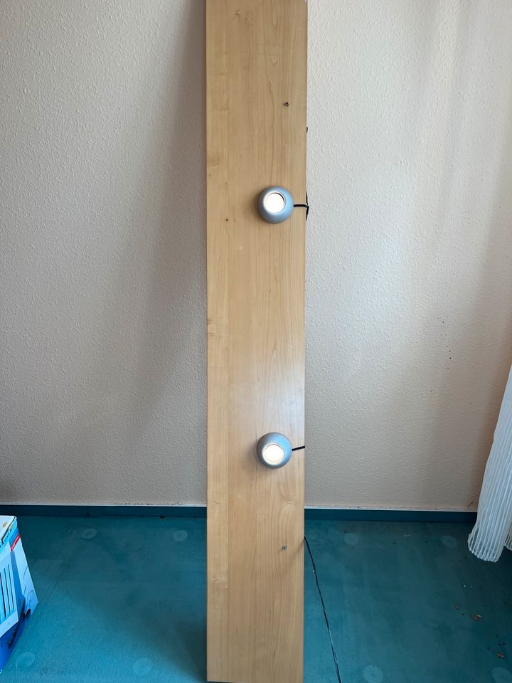 Wandbord/Regal  Buche hell mit 2 eingebauten Lampen in Lieskau
