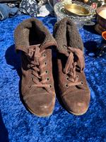 Braune Stiefel mit Keilabsatz Marburg - Wehrda Vorschau