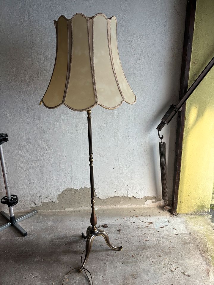 Vintage Stehlampe in Stuttgart