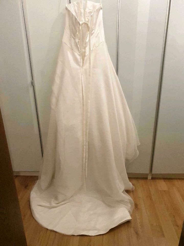 Wunderschönes Brautkleid in Nidderau