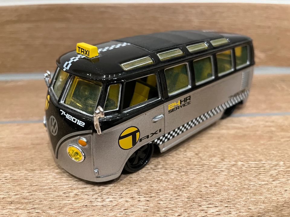 Maisto VW T1 Bus GRidez Bulli Bugz Allstars Samba 1:25 in Wustermark