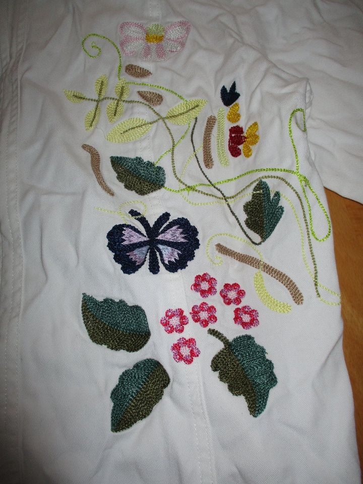 Sommer pur:tolle außergewöhnliche Jacke weiß mit Blumen 38/40 neu in Wallenhorst