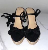 Beige Schwarze Keilabsatz Schnür High Heels Gr. 39 Neu Niedersachsen - Schwarmstedt Vorschau