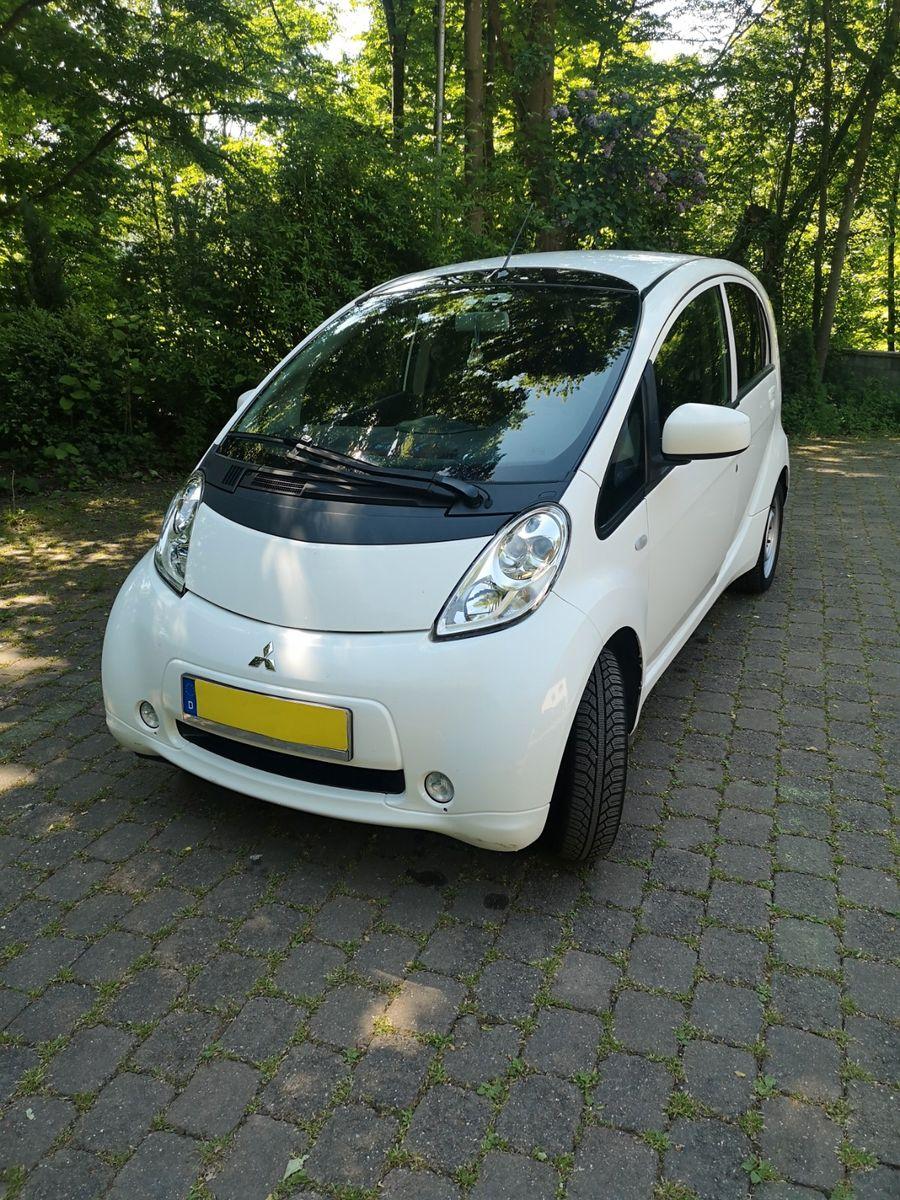 Abbildung des Autos Mitsubishi i-MiEV - -