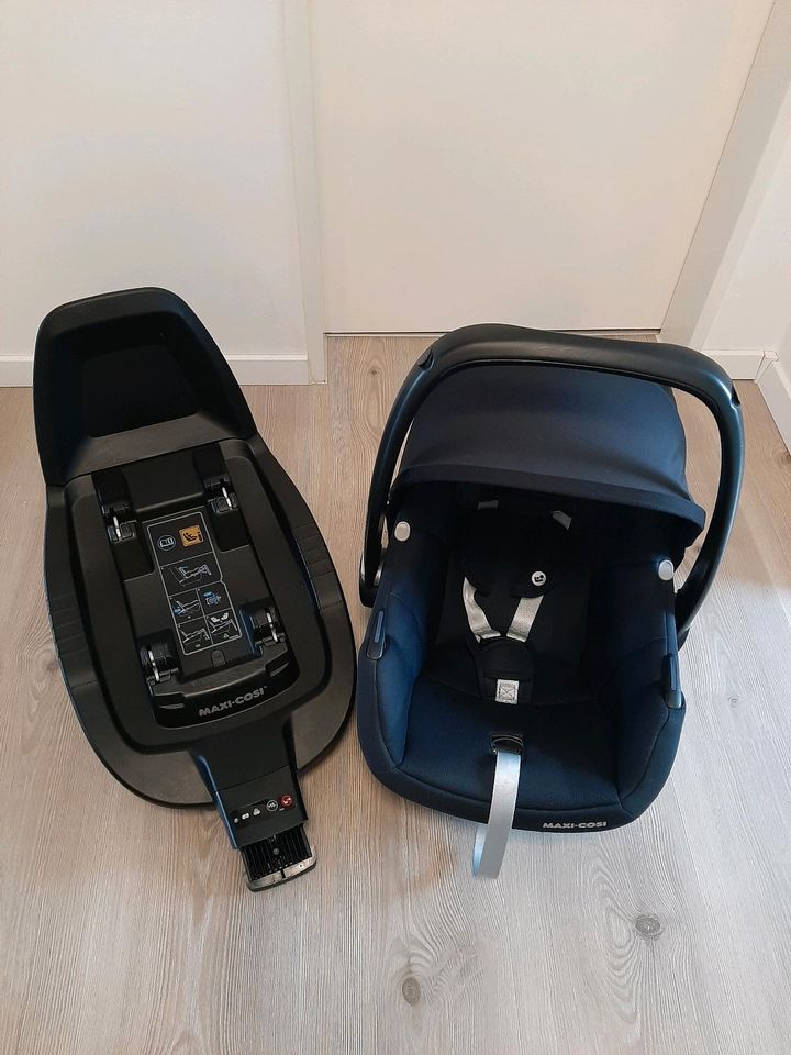 MAXI-Cosi Babyschale Cabriofix mit Basisstation -Schwarz in Pinneberg