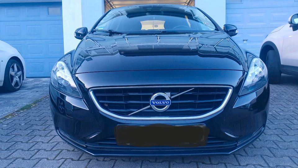 Volvo v40 Rückfahrkamera, Navi,Tempomat,Freisprechanlage.. uvm in Sindelfingen