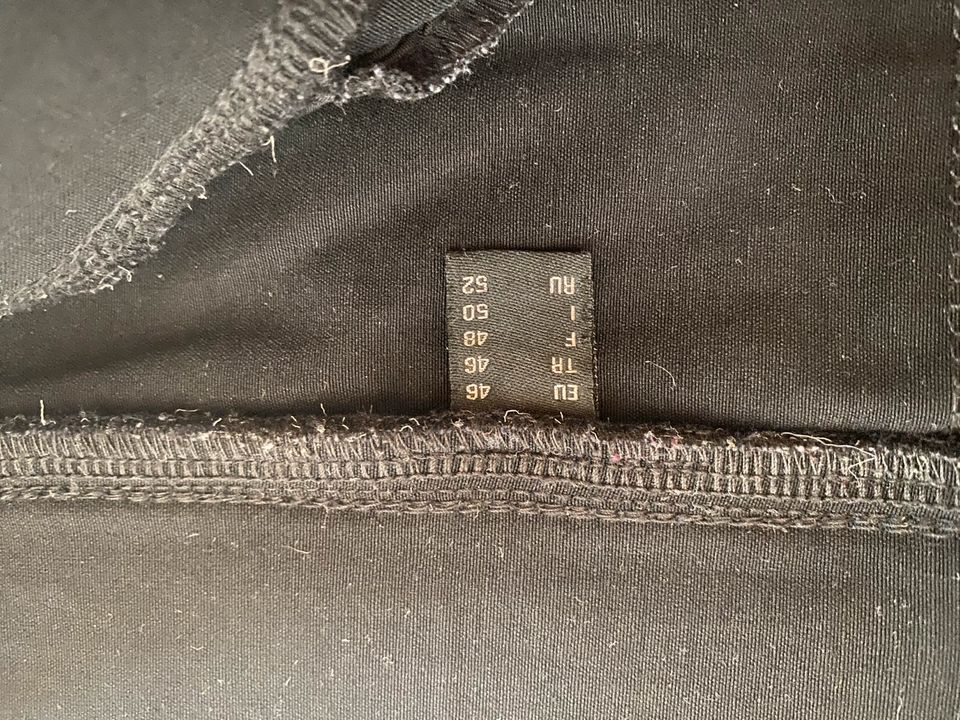 Schwarze Hose XL in Nübbel