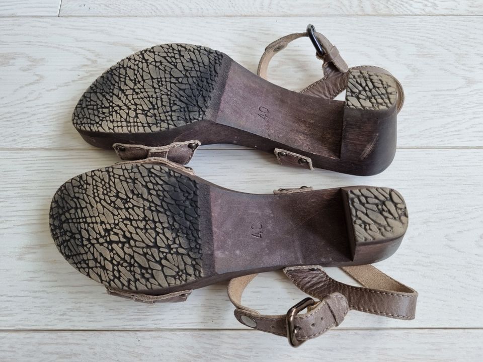 SOFTCLOXS / Clogs / Sandalen / Größe 40 / grau / Leder in Bad Eilsen