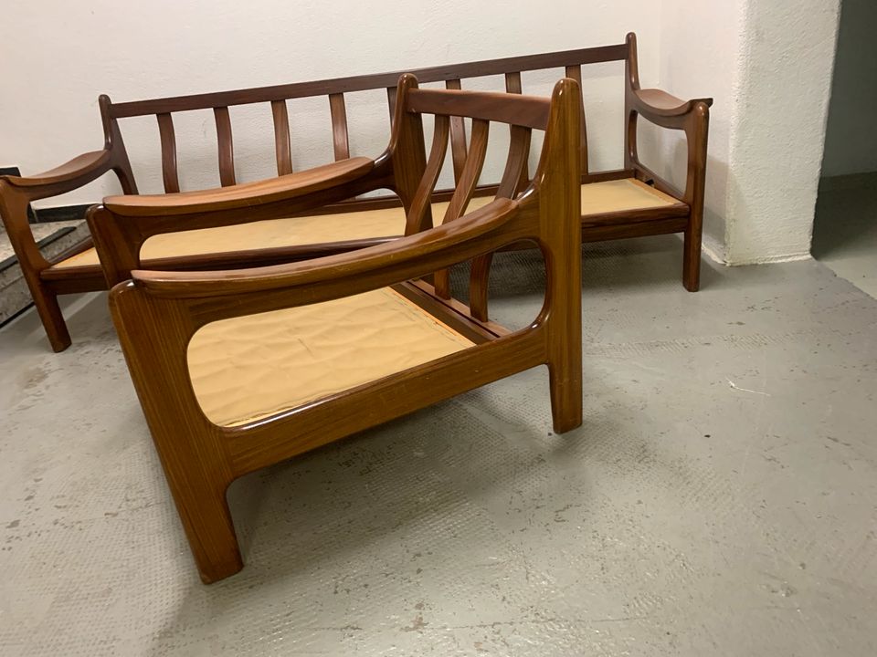 Mid Century Skandinavische Teakholz Sitzgruppe Sofa & 1 Sessel in Albstadt