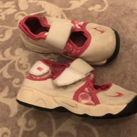 Nike rosa Riemensandalen Ballerina für Mädchen Gr. 23,5 Sneaker Berlin - Neukölln Vorschau