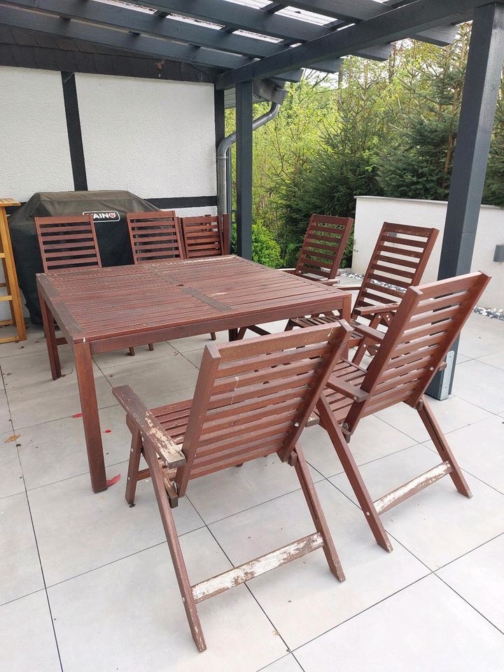 Gartenmöbel-Set (Tisch + 6 Stühle + Auflagen) in Wenden