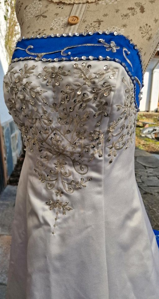 Brautkleid Abiball Abschlussball Kleid in Flammersfeld