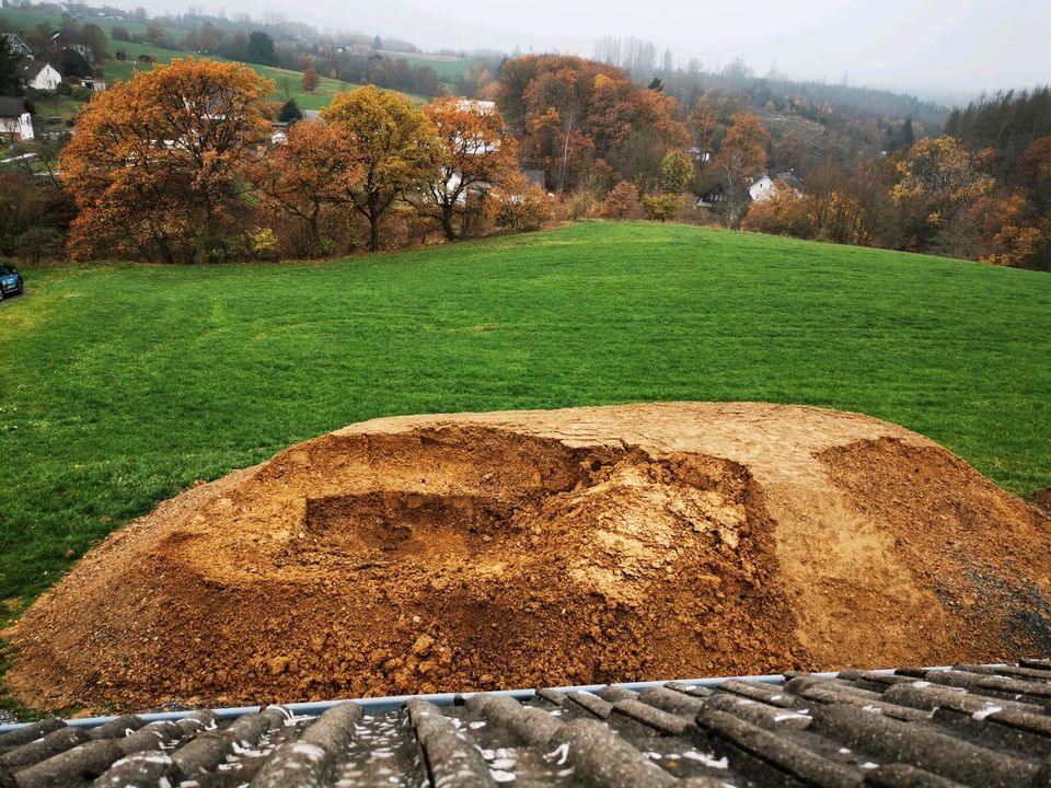Erdaushub Erde verfüllen Material Hausbau Garten Boden auffüllen in Freudenberg