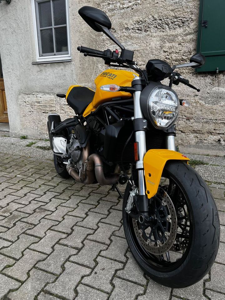 Ducati Monster 821, 95 DB, Service TÜV NEU in Obersöchering