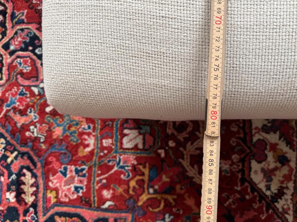 Großer Sitzhocker mit viel Stauraum / als Recamiere nutzbar in Berlin