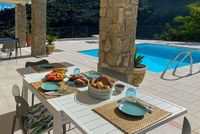 Komplett eingerichtet und ausgestattet: neuwertiges Wohnhaus mit großer Einliegerwohnung, Pool und Meerblick auf 8.500 m² Grundstück in Brolo ME, Italien zu verkaufen Bayern - Unterhaching Vorschau