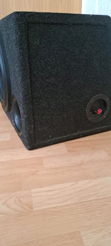 Subwoofer mit Hifonics Atlas Woofer ATL-12D2 in Plessa