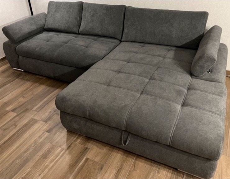 Couch grau mit Bettkasten & Schlaffunktion / bis zum WE weg in Grevenbroich