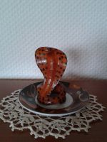 Cobra aus Holz auf Porzellanteller mit gehäkeltem Deckchen Rheinland-Pfalz - Pirmasens Vorschau