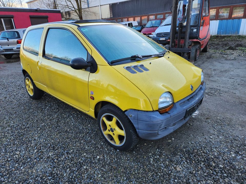 Schlachtfest ! Renault Twingo Faltdach 1,2 1997 C06  gelb OV396 in Eschweiler