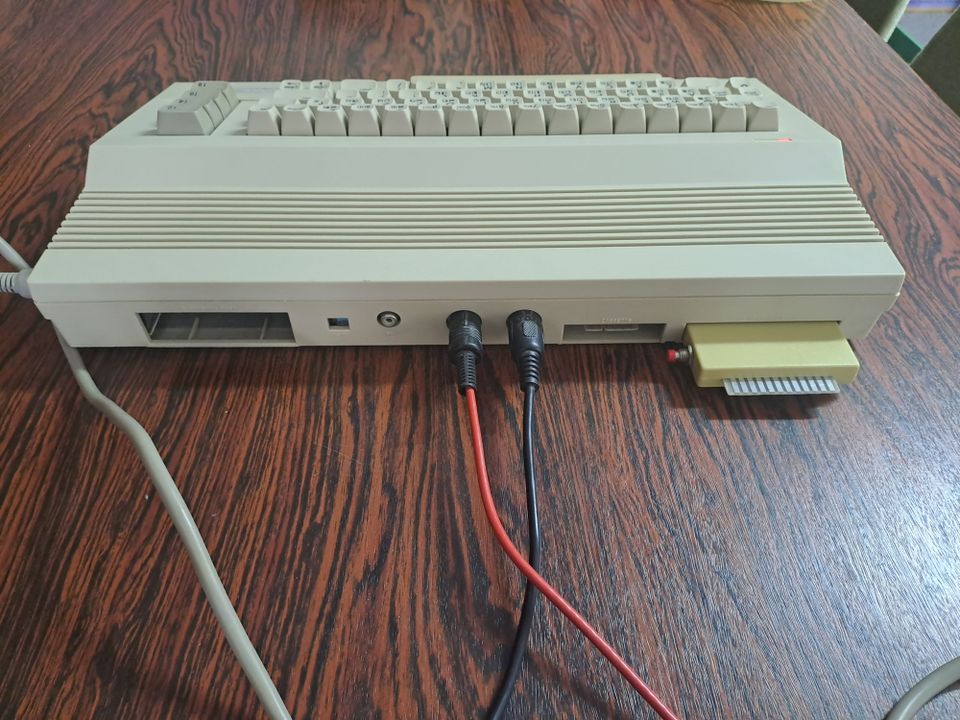 Commodore C 64 C mit Zubehör in Gießen