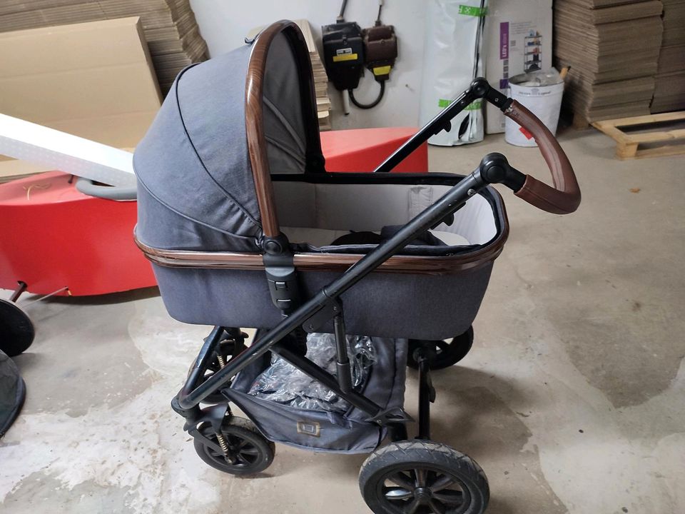 Moon Kinderwagen Babyschale + Sportsitz in Sundern (Sauerland)