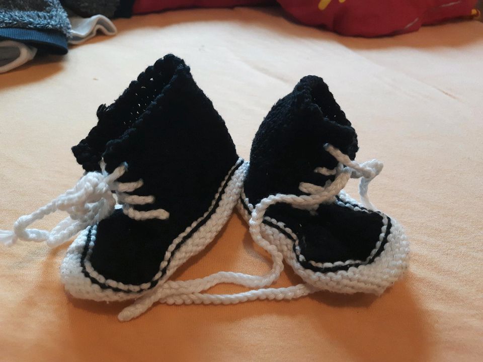 Baby Kuschelsocken, Schuhe, sneaker in Spaichingen