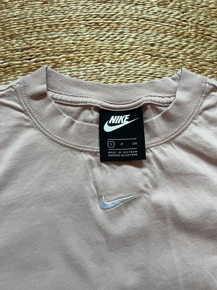 Nike Shirt Damen Neu ohne Etikett Größe S in Wuppertal