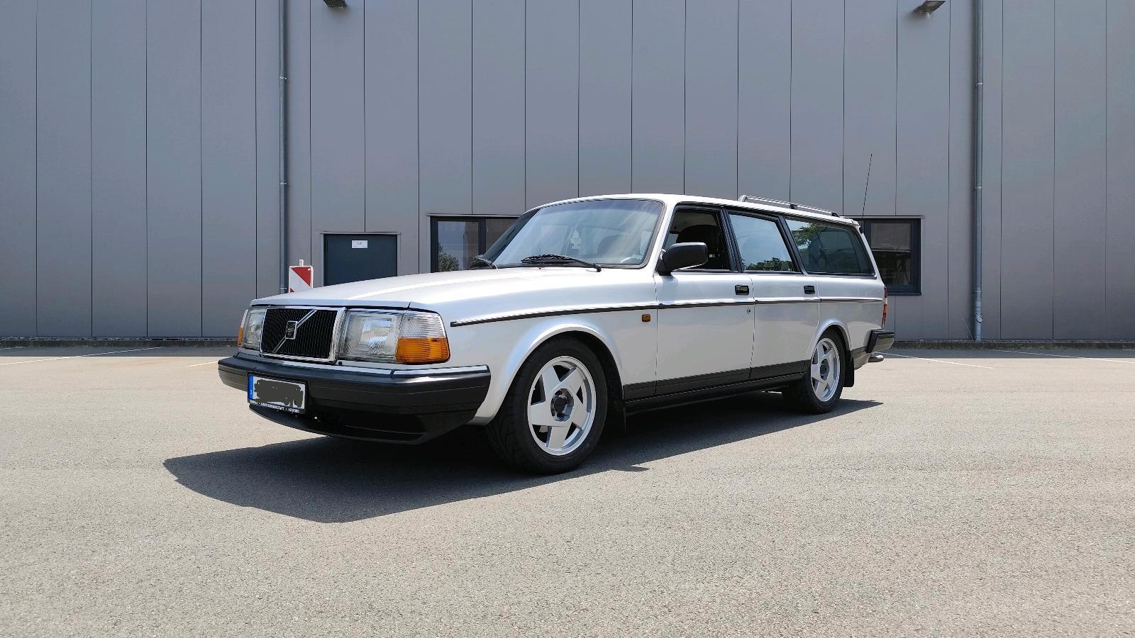 Abbildung des Autos Volvo 240 245 242 B230F …