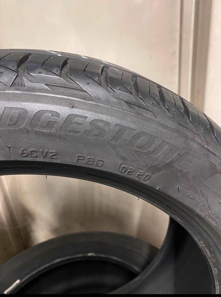 Bridgestone Sommerreifen 4x - 215/50/18/92w in Seefeld