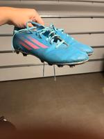 Adidas Fußballschuhe, in blau pink Hessen - Fulda Vorschau