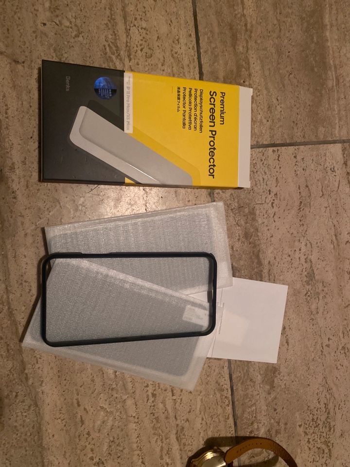 IPhone 11 Pro Max / xs Max Schutzhülle und 2xSchutzglas in Renchen
