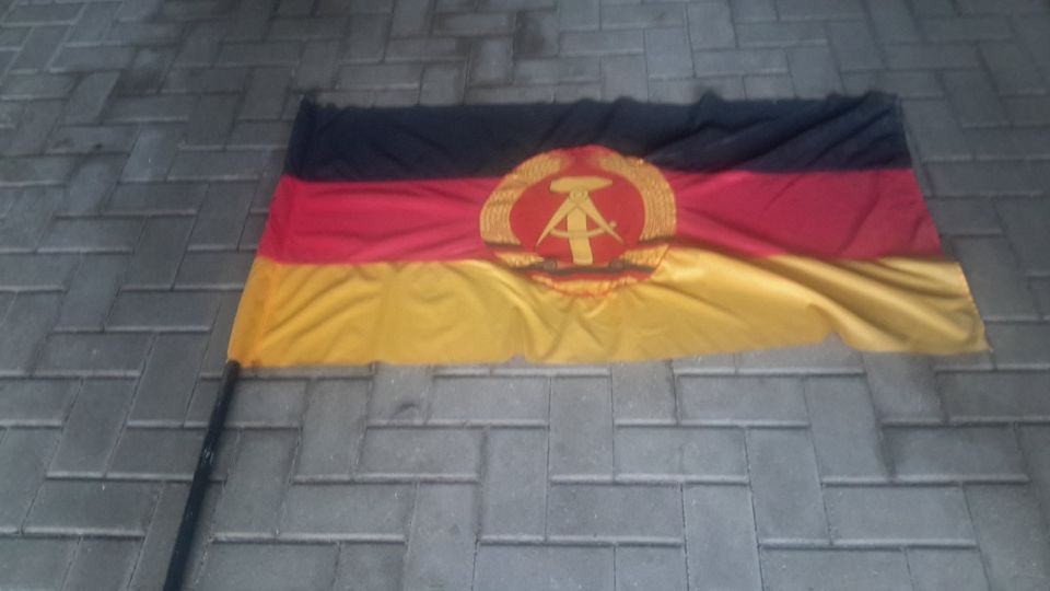 DDR Flagge mit Stiel in Weyhe