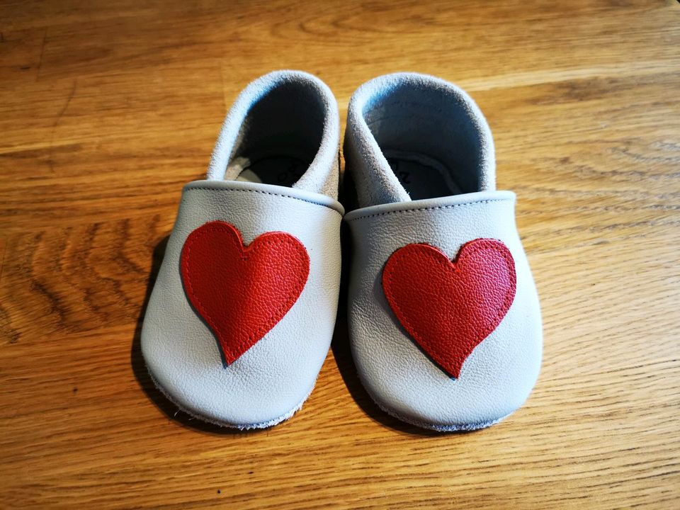 Krabbelschuhe Lederpuschen Babyschuhe Hausschuhe Gr. 20 Handmade in Bayern  - Garmisch-Partenkirchen | Gebrauchte Kinderschuhe Größe 20 kaufen | eBay  Kleinanzeigen ist jetzt Kleinanzeigen