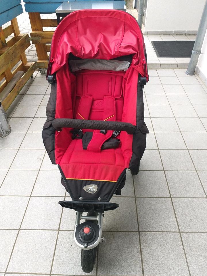 Kinderwagen TFK Joggster Adventure mit viel Zubehör in Pfarrkirchen