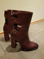Tommy Hilfiger Winterstiefel Stiefel Leder (wie neu) Gr. 38 Feldmoching-Hasenbergl - Feldmoching Vorschau