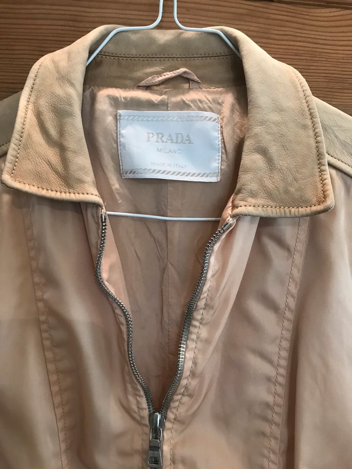 Prada Jacke Safari Leder puderfarben Vintage in Willstätt